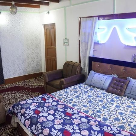 Wani Guest House Гульмарг Экстерьер фото