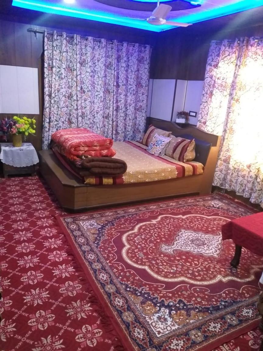 Wani Guest House Гульмарг Экстерьер фото